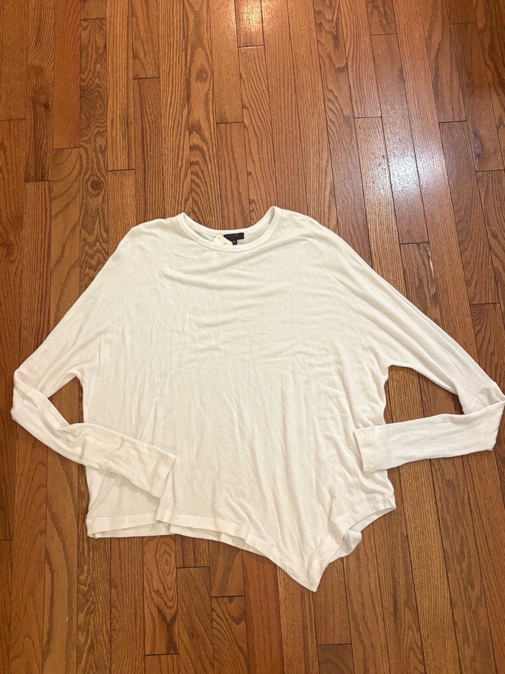 Sen Jeddo Lightweight White Asymmetric Women’s Top